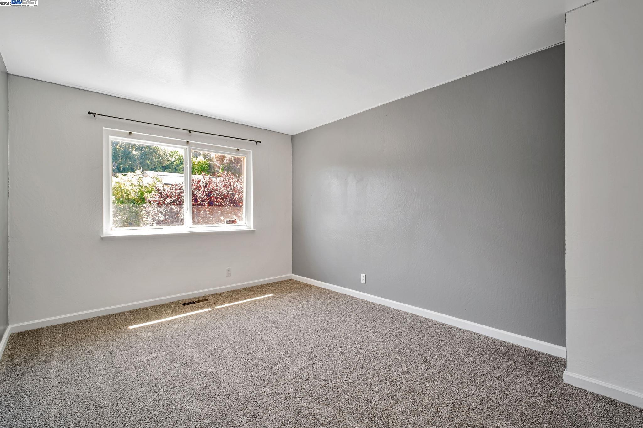Detail Gallery Image 16 of 27 For 17910 Joseph Dr, Castro Valley,  CA 94546 - 4 Beds | 2/1 Baths