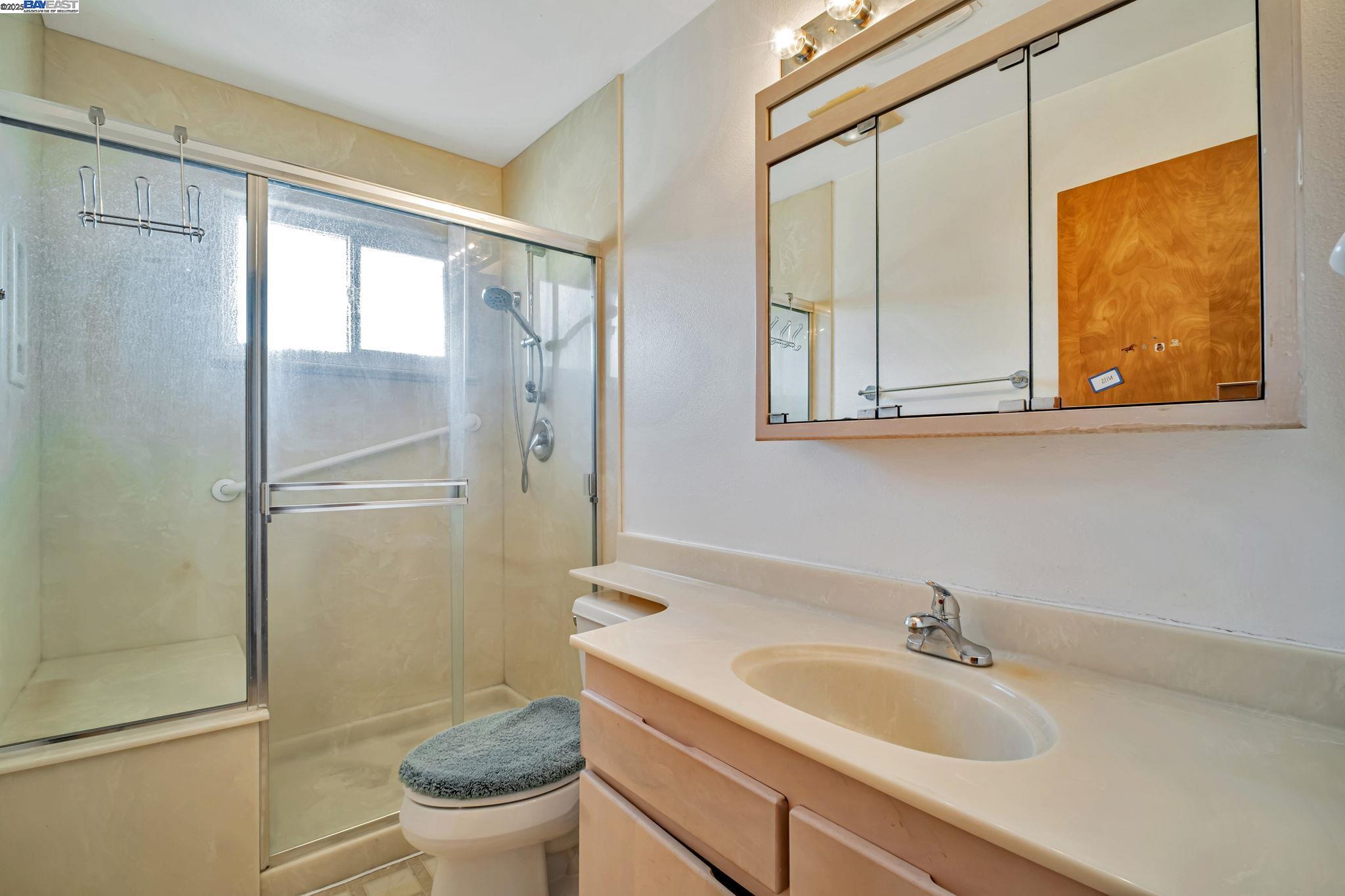 Detail Gallery Image 17 of 27 For 17910 Joseph Dr, Castro Valley,  CA 94546 - 4 Beds | 2/1 Baths