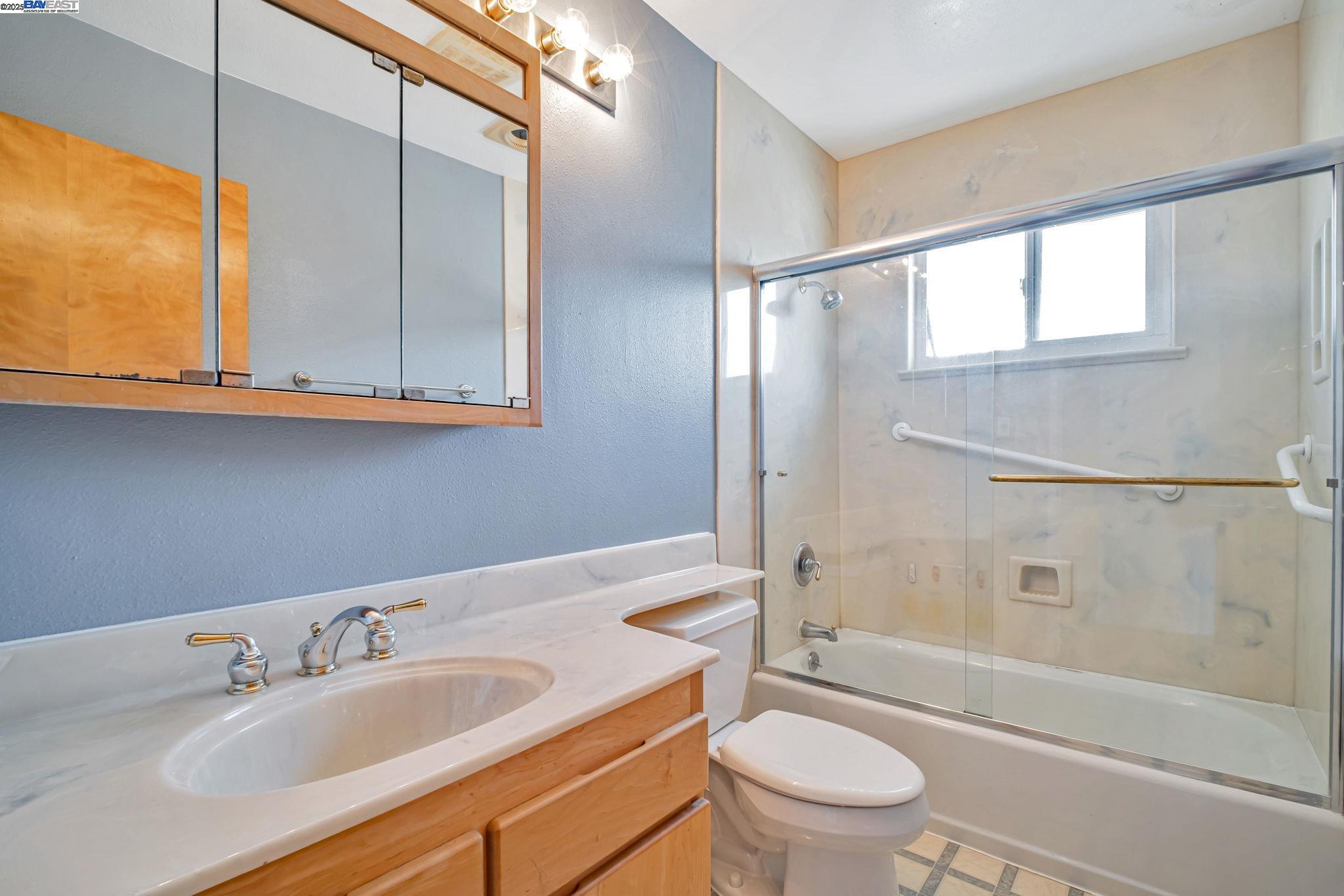 Detail Gallery Image 21 of 27 For 17910 Joseph Dr, Castro Valley,  CA 94546 - 4 Beds | 2/1 Baths