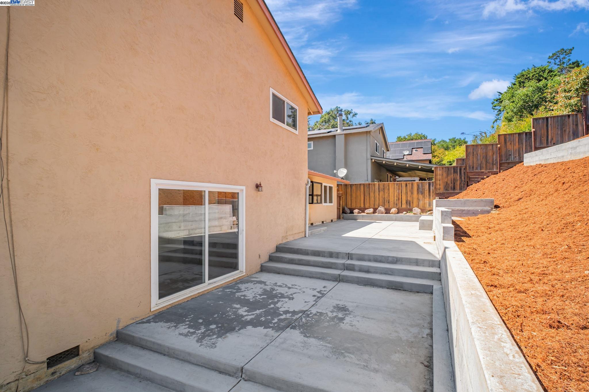Detail Gallery Image 24 of 27 For 17910 Joseph Dr, Castro Valley,  CA 94546 - 4 Beds | 2/1 Baths