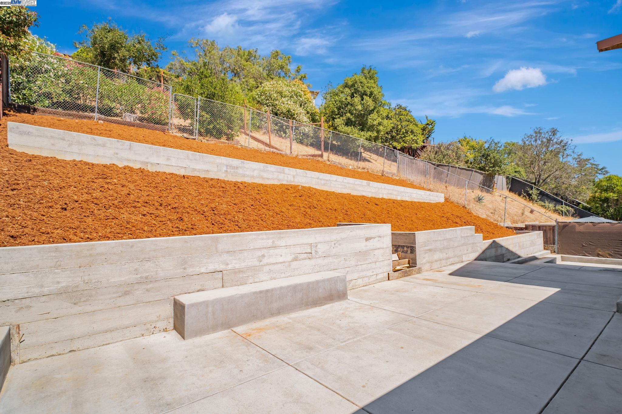 Detail Gallery Image 25 of 27 For 17910 Joseph Dr, Castro Valley,  CA 94546 - 4 Beds | 2/1 Baths
