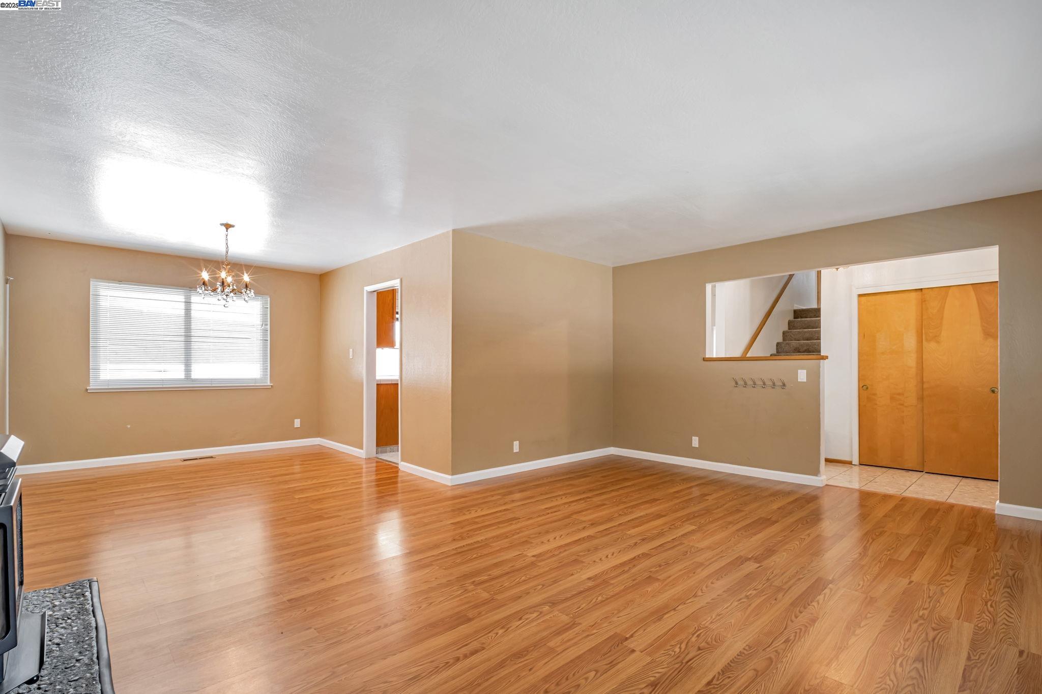 Detail Gallery Image 4 of 27 For 17910 Joseph Dr, Castro Valley,  CA 94546 - 4 Beds | 2/1 Baths