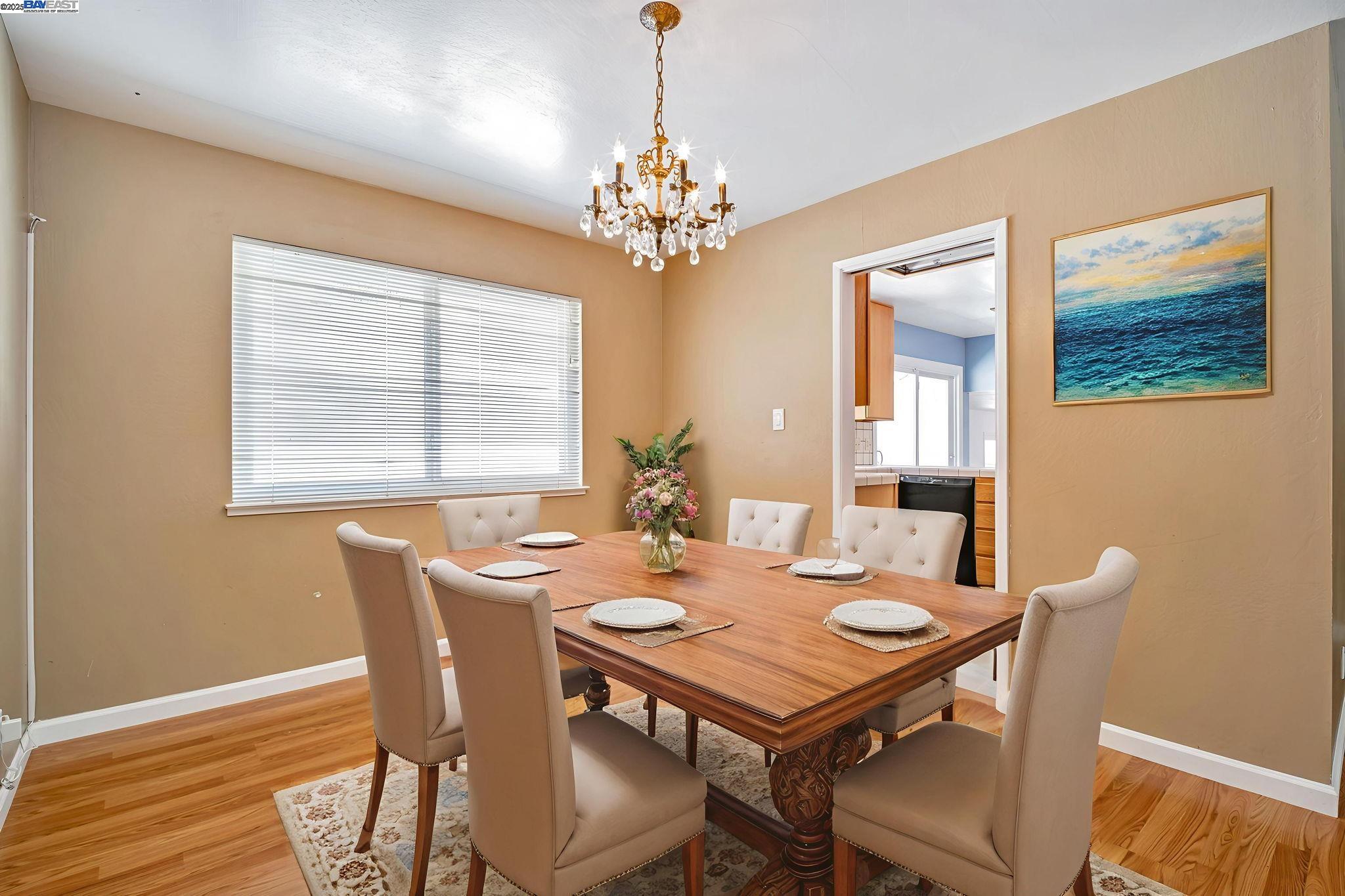 Detail Gallery Image 5 of 27 For 17910 Joseph Dr, Castro Valley,  CA 94546 - 4 Beds | 2/1 Baths