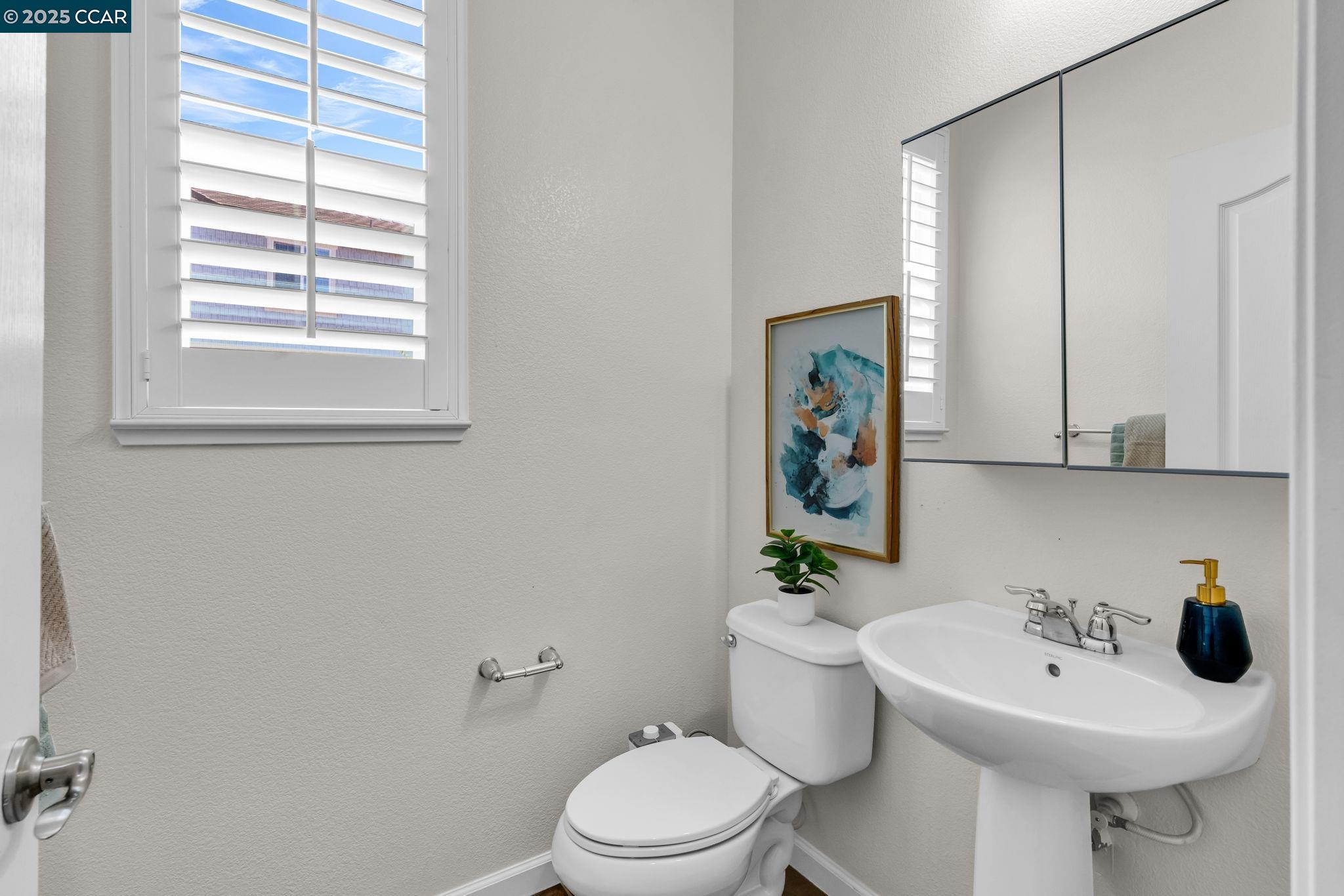 Detail Gallery Image 13 of 42 For 6983 Alamo Creek Trl, Dublin,  CA 94568 - 4 Beds | 3/1 Baths