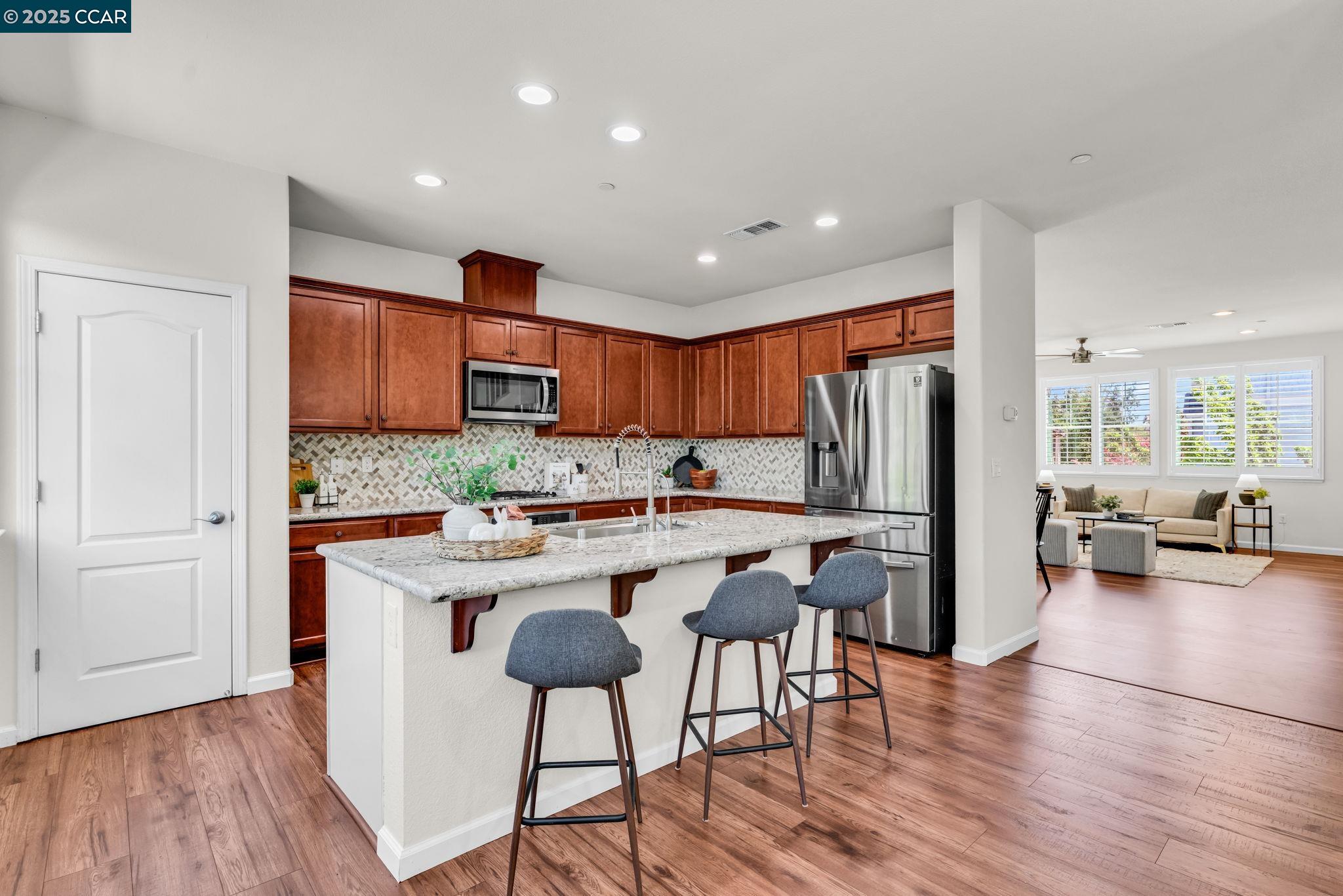 Detail Gallery Image 17 of 42 For 6983 Alamo Creek Trl, Dublin,  CA 94568 - 4 Beds | 3/1 Baths