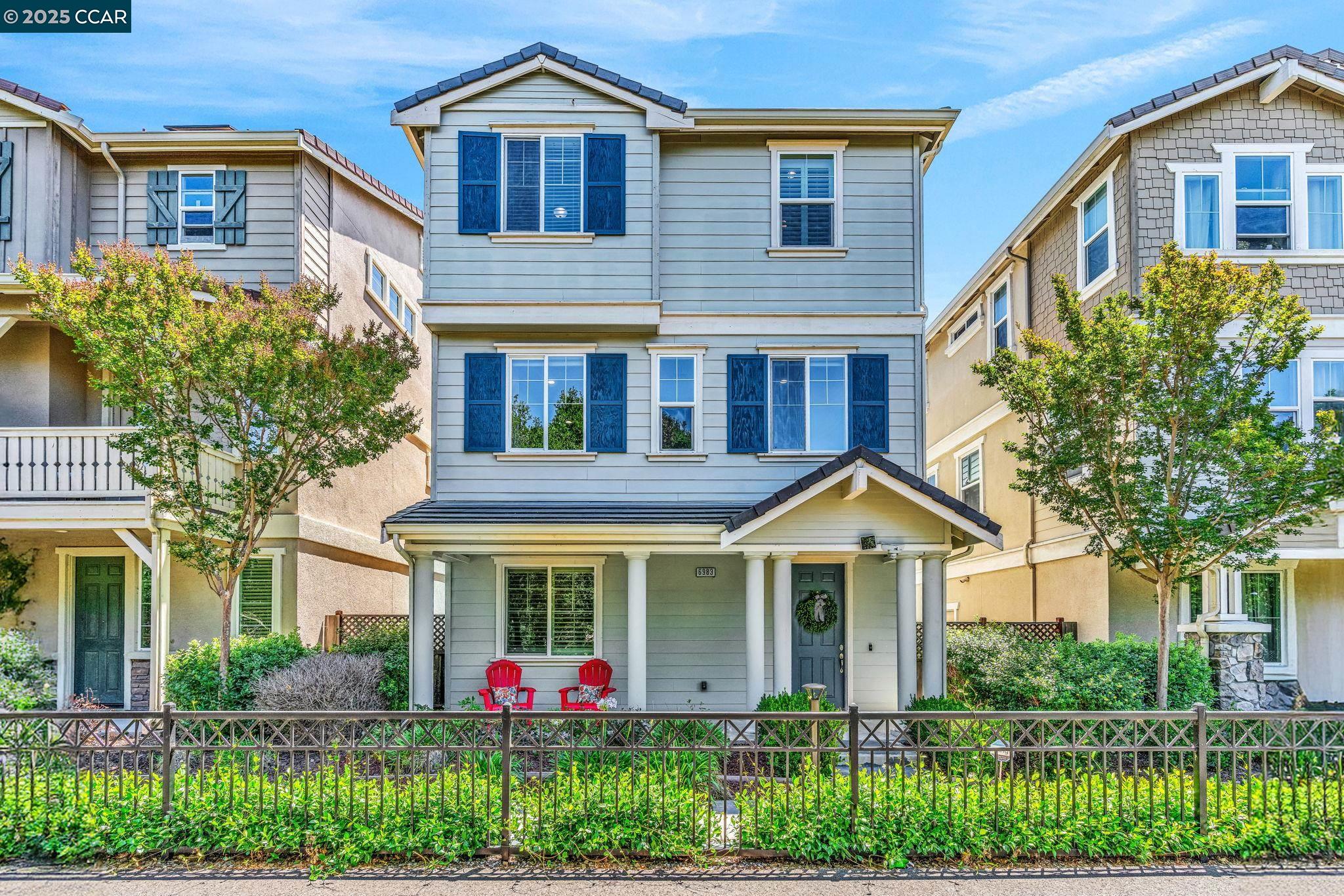 Detail Gallery Image 3 of 42 For 6983 Alamo Creek Trl, Dublin,  CA 94568 - 4 Beds | 3/1 Baths
