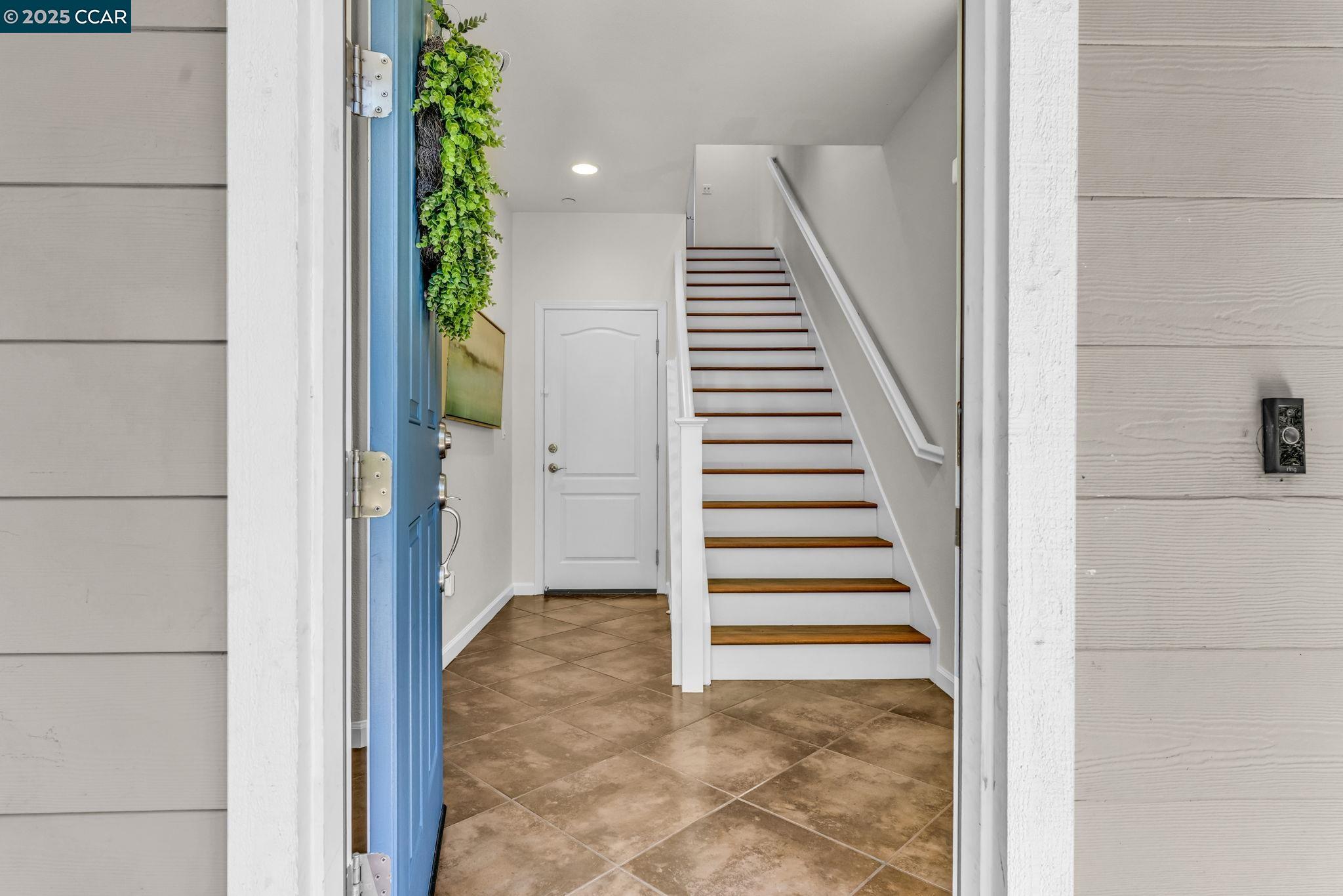 Detail Gallery Image 6 of 42 For 6983 Alamo Creek Trl, Dublin,  CA 94568 - 4 Beds | 3/1 Baths
