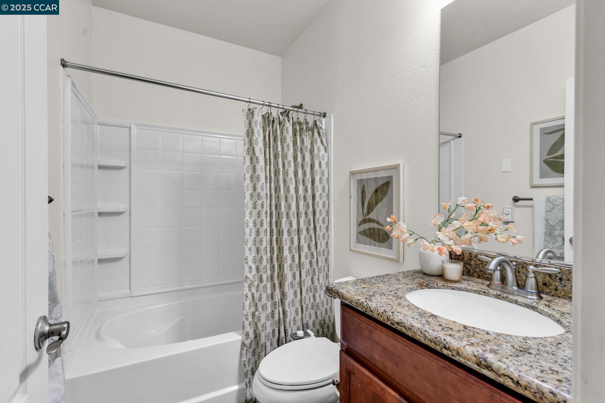 Detail Gallery Image 8 of 42 For 6983 Alamo Creek Trl, Dublin,  CA 94568 - 4 Beds | 3/1 Baths