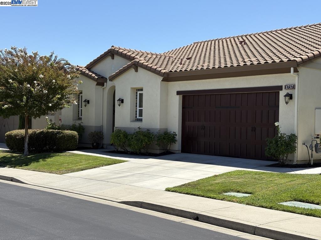 Detail Gallery Image 2 of 60 For 1737 Chardonnay Ln, Brentwood,  CA 94513 - 2 Beds | 2/1 Baths