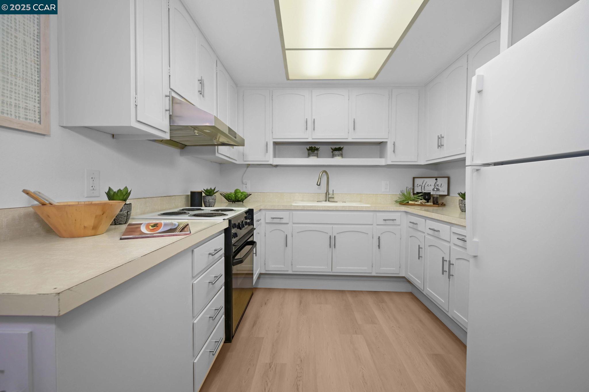 Detail Gallery Image 13 of 37 For 2251 Tice Creek Dr #2,  Walnut Creek,  CA 94595 - 1 Beds | 1 Baths