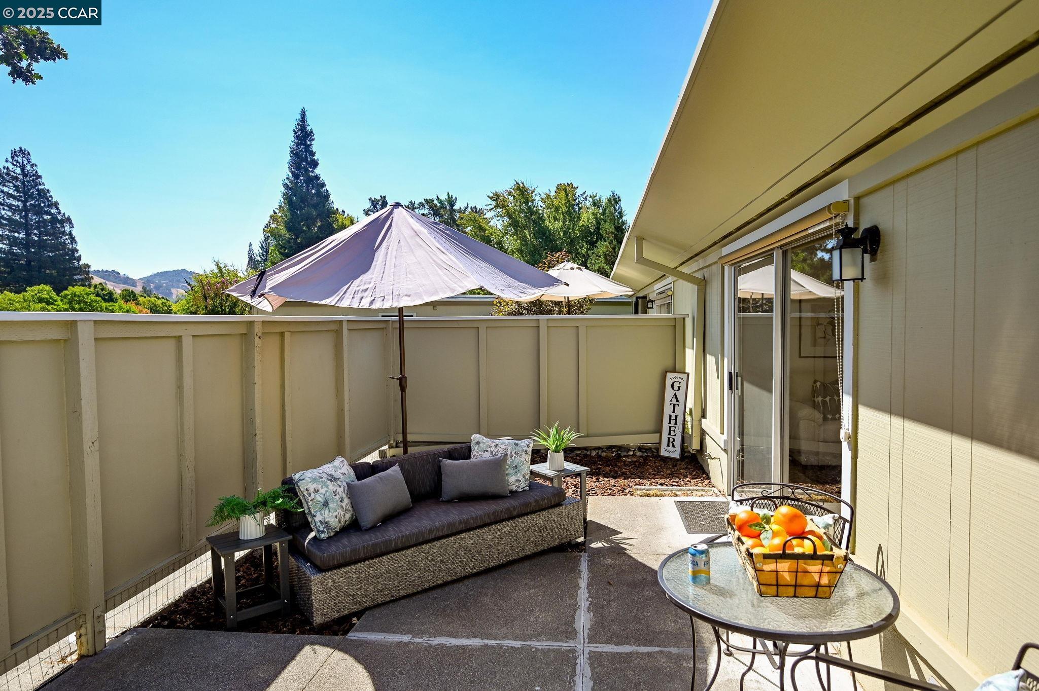 Detail Gallery Image 4 of 37 For 2251 Tice Creek Dr #2,  Walnut Creek,  CA 94595 - 1 Beds | 1 Baths