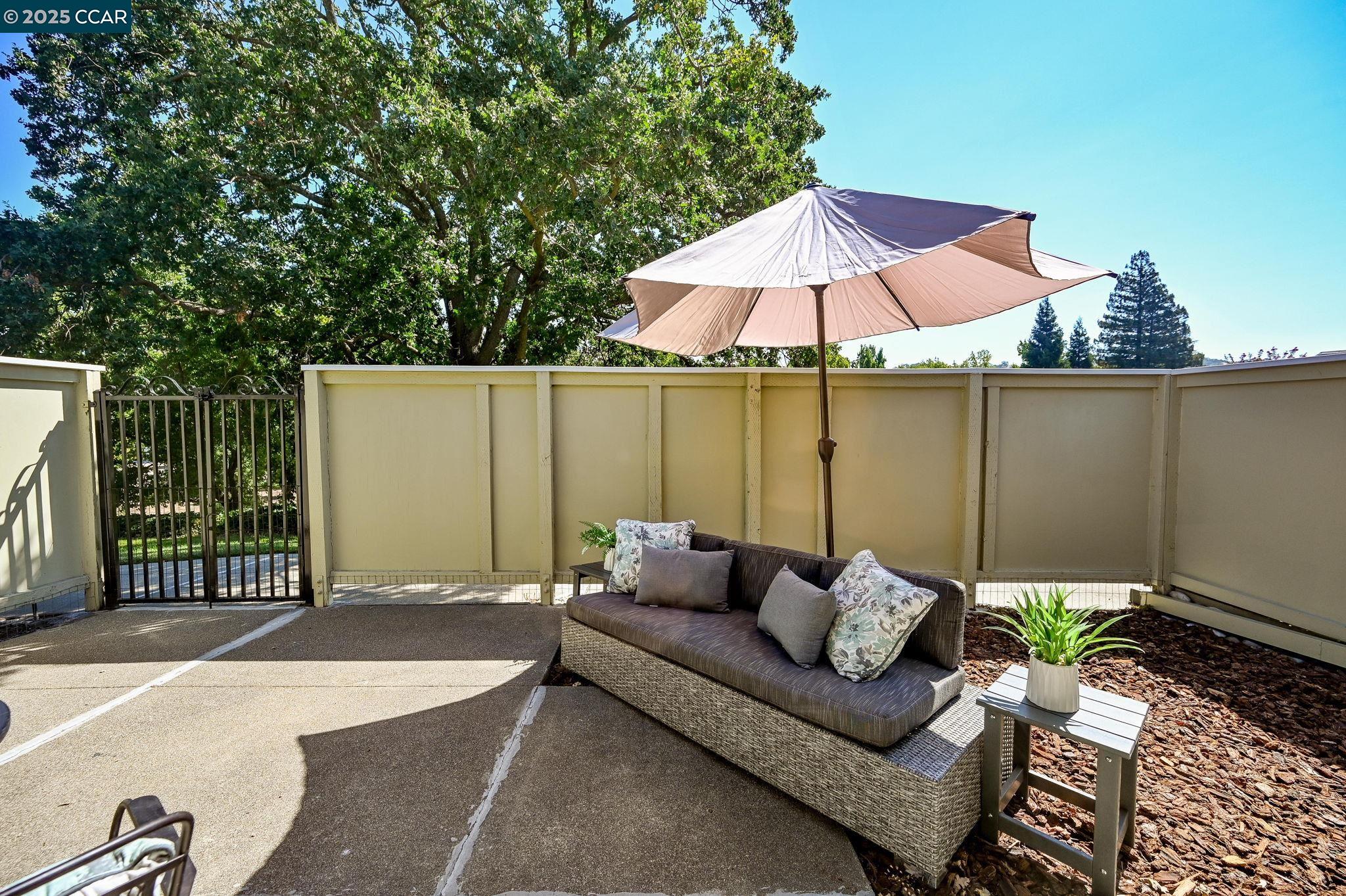 Detail Gallery Image 5 of 37 For 2251 Tice Creek Dr #2,  Walnut Creek,  CA 94595 - 1 Beds | 1 Baths
