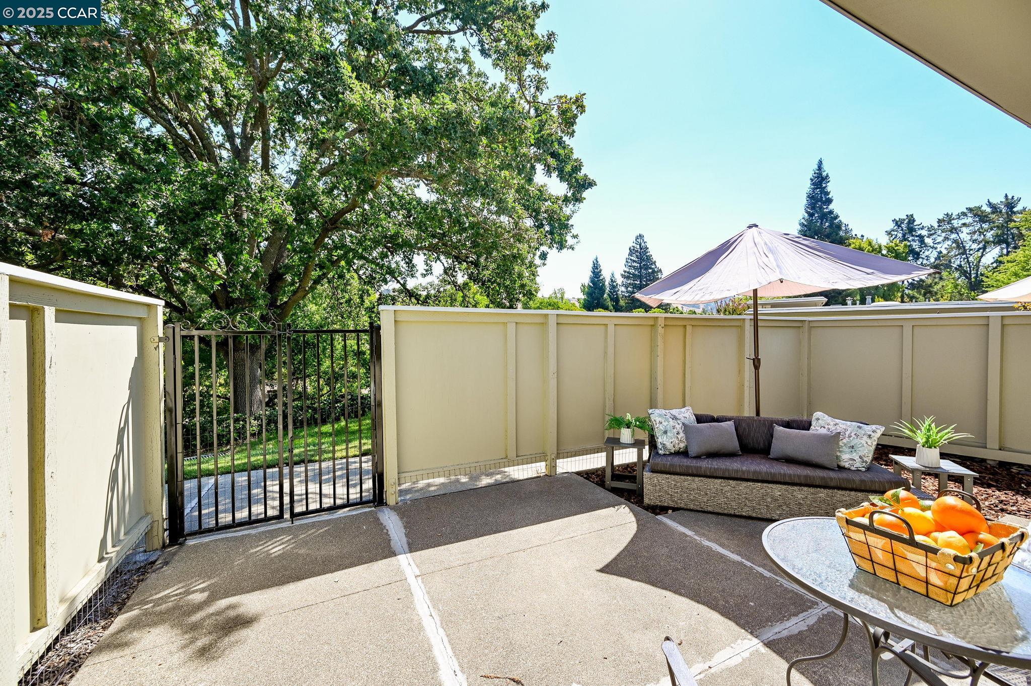 Detail Gallery Image 6 of 37 For 2251 Tice Creek Dr #2,  Walnut Creek,  CA 94595 - 1 Beds | 1 Baths