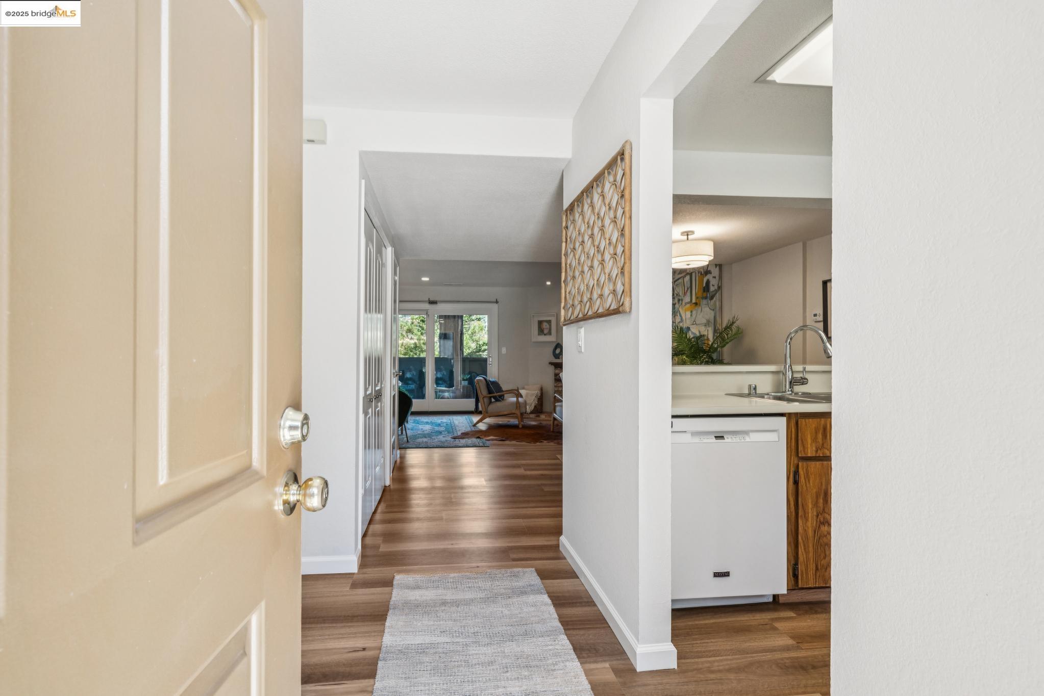 Detail Gallery Image 2 of 37 For 5400 Valley View Rd, El Sobrante,  CA 94803 - 3 Beds | 2/1 Baths