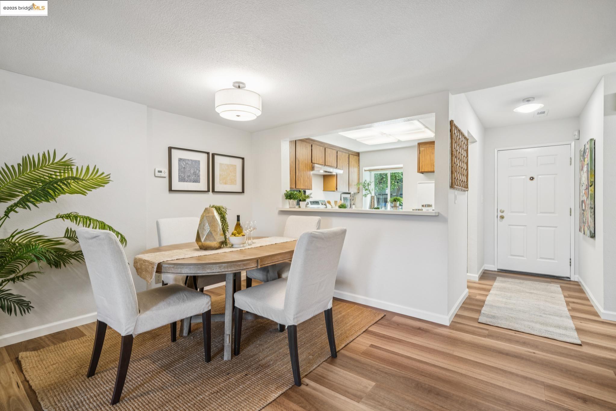 Detail Gallery Image 10 of 37 For 5400 Valley View Rd, El Sobrante,  CA 94803 - 3 Beds | 2/1 Baths