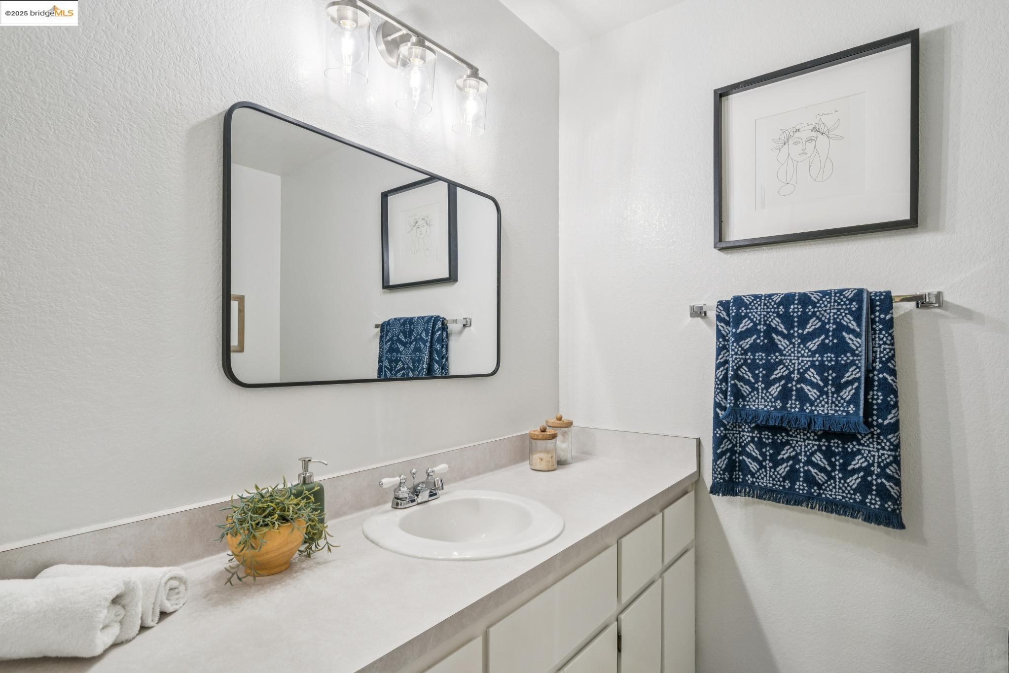 Detail Gallery Image 20 of 37 For 5400 Valley View Rd, El Sobrante,  CA 94803 - 3 Beds | 2/1 Baths