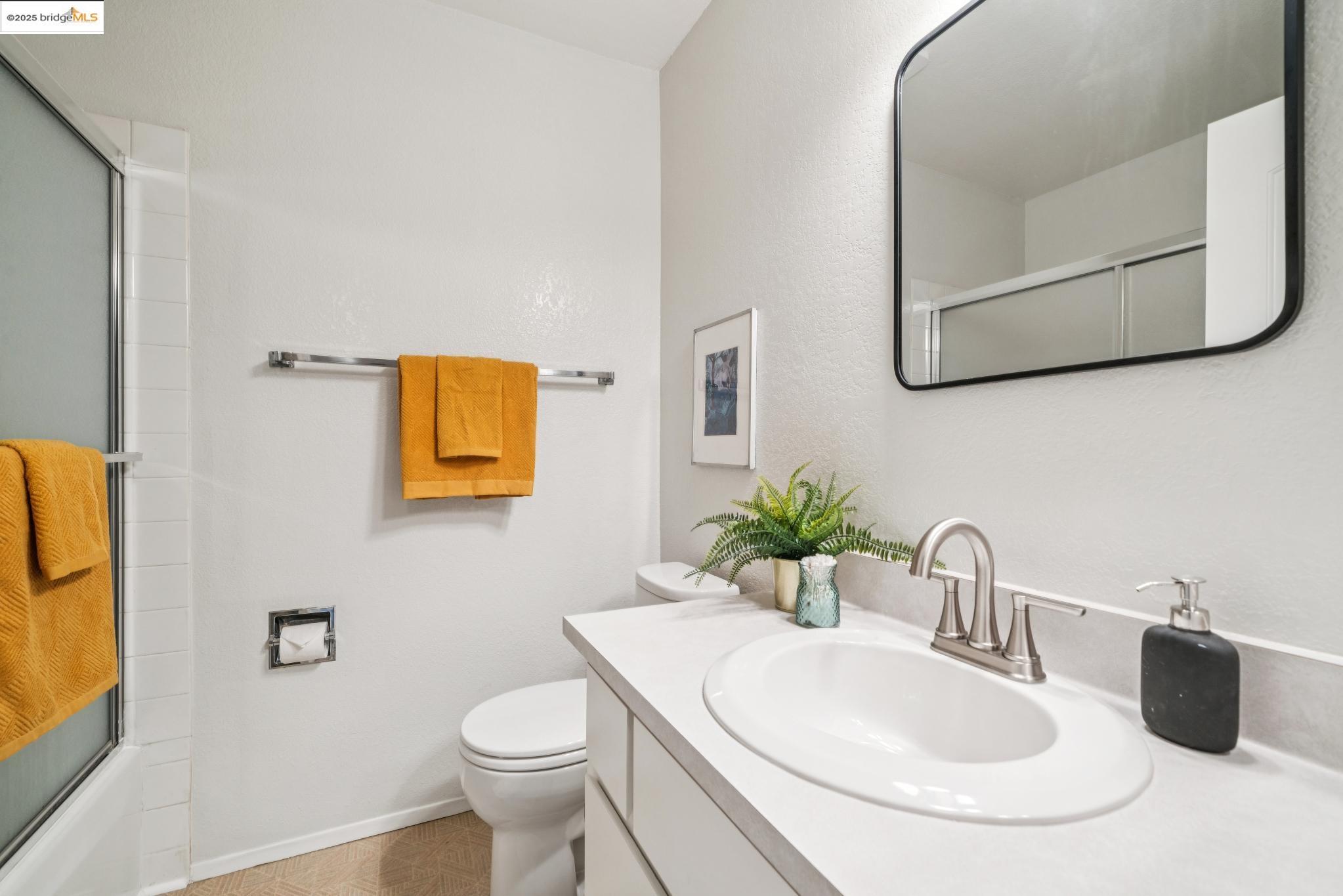 Detail Gallery Image 26 of 37 For 5400 Valley View Rd, El Sobrante,  CA 94803 - 3 Beds | 2/1 Baths