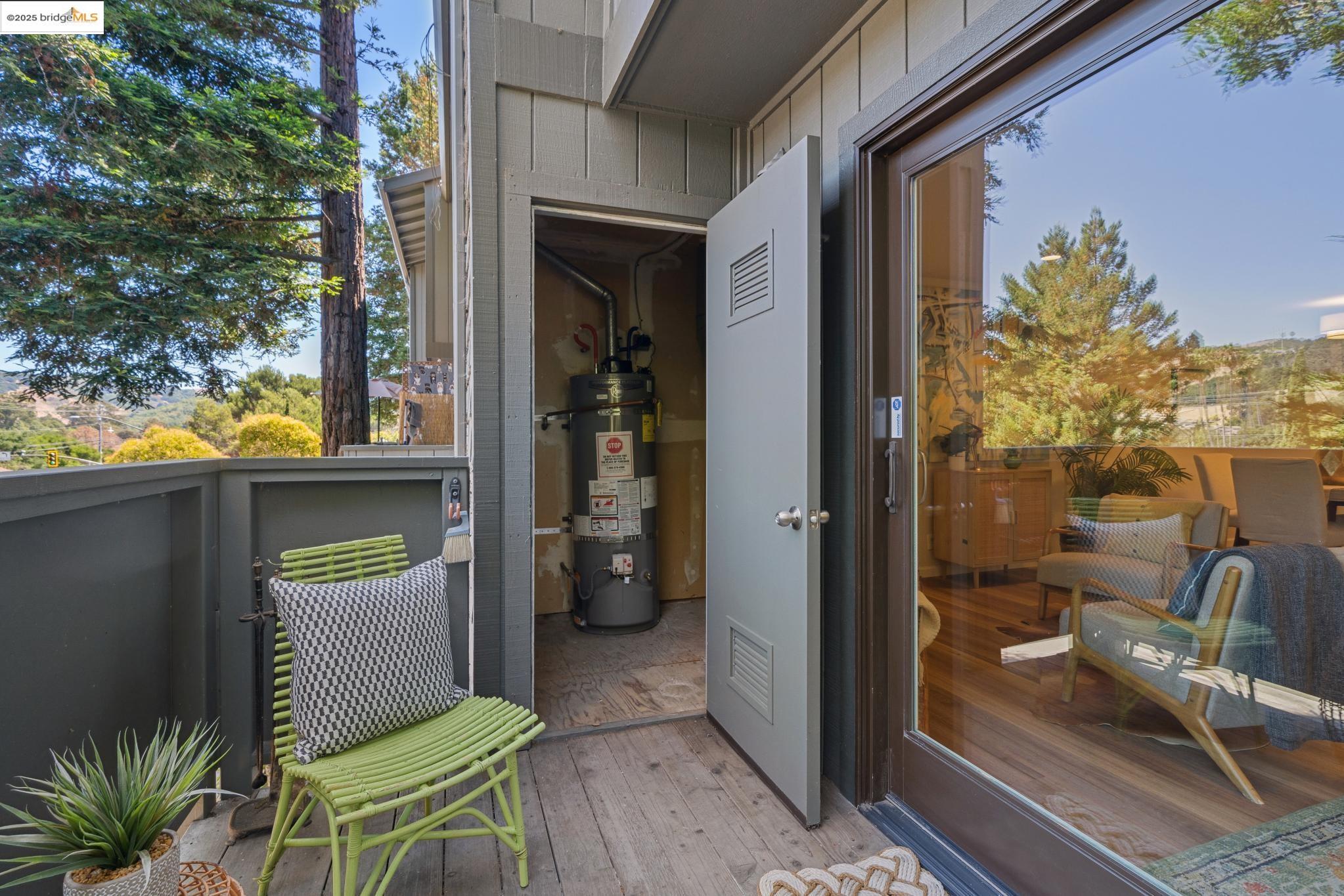 Detail Gallery Image 31 of 37 For 5400 Valley View Rd, El Sobrante,  CA 94803 - 3 Beds | 2/1 Baths