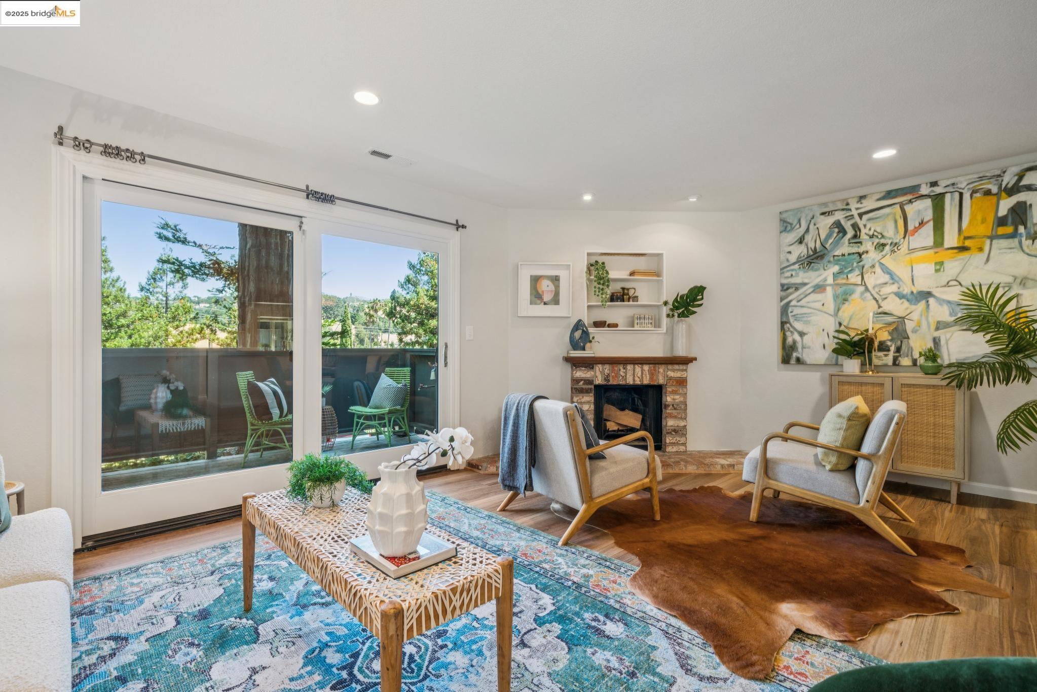 Detail Gallery Image 5 of 37 For 5400 Valley View Rd, El Sobrante,  CA 94803 - 3 Beds | 2/1 Baths