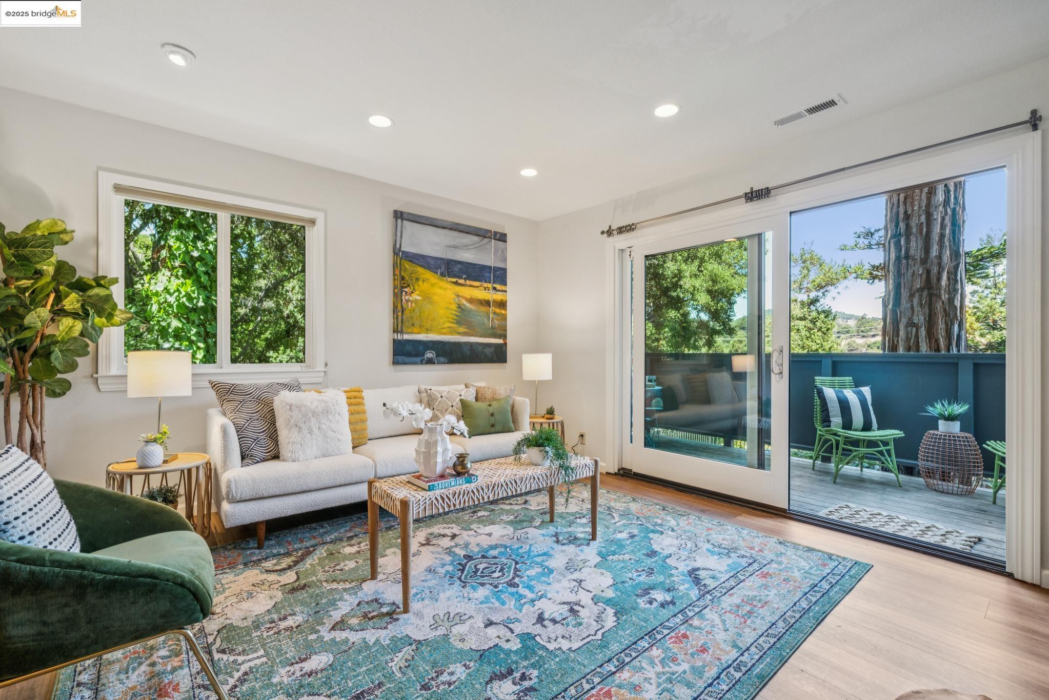 Detail Gallery Image 7 of 37 For 5400 Valley View Rd, El Sobrante,  CA 94803 - 3 Beds | 2/1 Baths