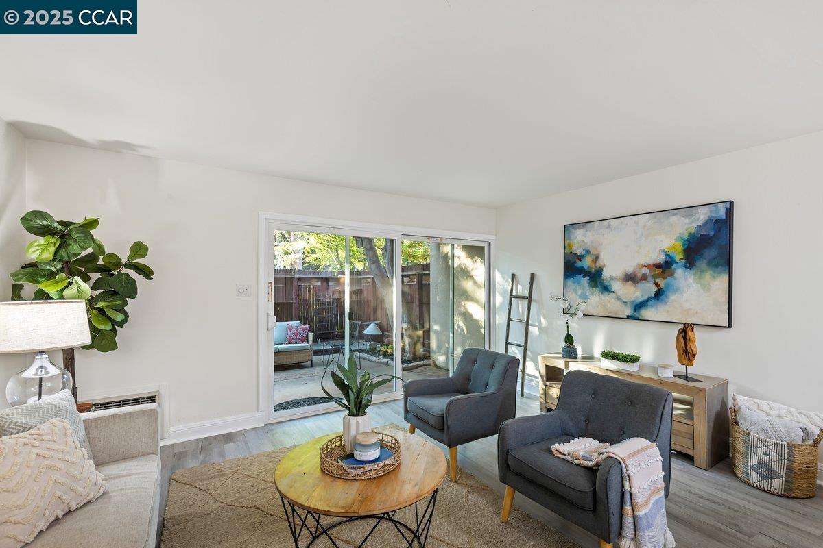 Detail Gallery Image 11 of 28 For 1470 Creekside Dr. #17,  Walnut Creek,  CA 94596-5576 - 2 Beds | 1/1 Baths