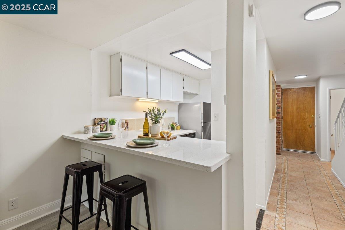 Detail Gallery Image 12 of 28 For 1470 Creekside Dr. #17,  Walnut Creek,  CA 94596-5576 - 2 Beds | 1/1 Baths