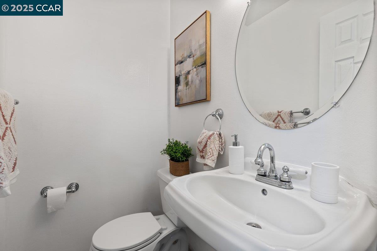 Detail Gallery Image 13 of 28 For 1470 Creekside Dr. #17,  Walnut Creek,  CA 94596-5576 - 2 Beds | 1/1 Baths