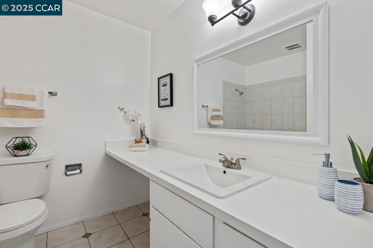 Detail Gallery Image 19 of 28 For 1470 Creekside Dr. #17,  Walnut Creek,  CA 94596-5576 - 2 Beds | 1/1 Baths
