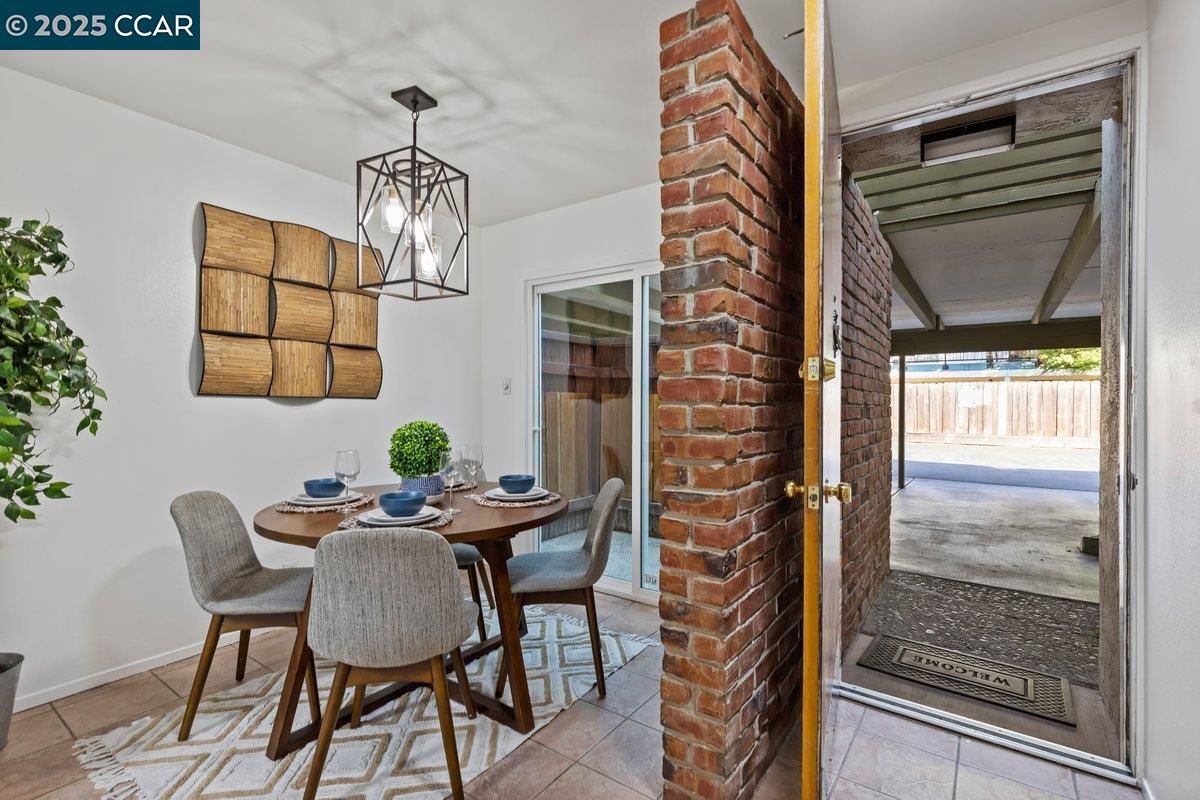 Detail Gallery Image 3 of 28 For 1470 Creekside Dr. #17,  Walnut Creek,  CA 94596-5576 - 2 Beds | 1/1 Baths
