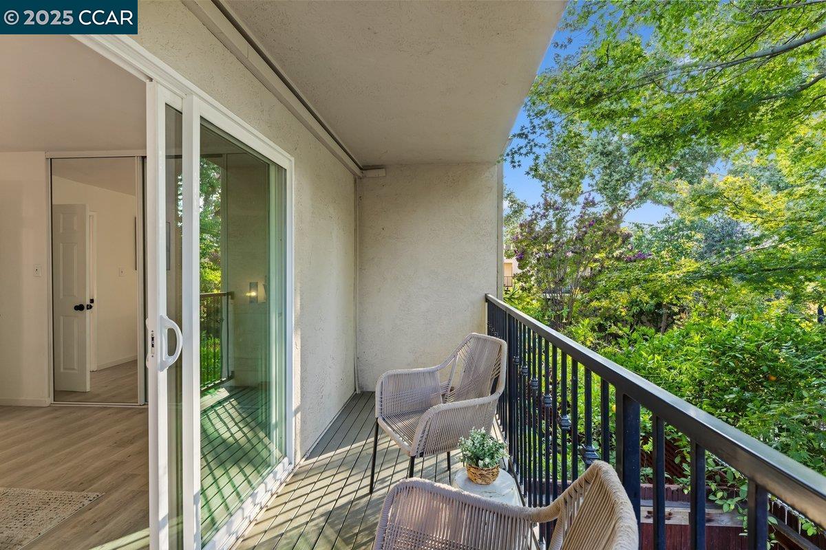 Detail Gallery Image 24 of 28 For 1470 Creekside Dr. #17,  Walnut Creek,  CA 94596-5576 - 2 Beds | 1/1 Baths