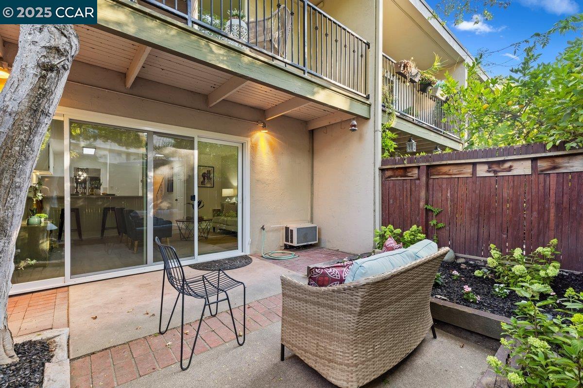 Detail Gallery Image 25 of 28 For 1470 Creekside Dr. #17,  Walnut Creek,  CA 94596-5576 - 2 Beds | 1/1 Baths