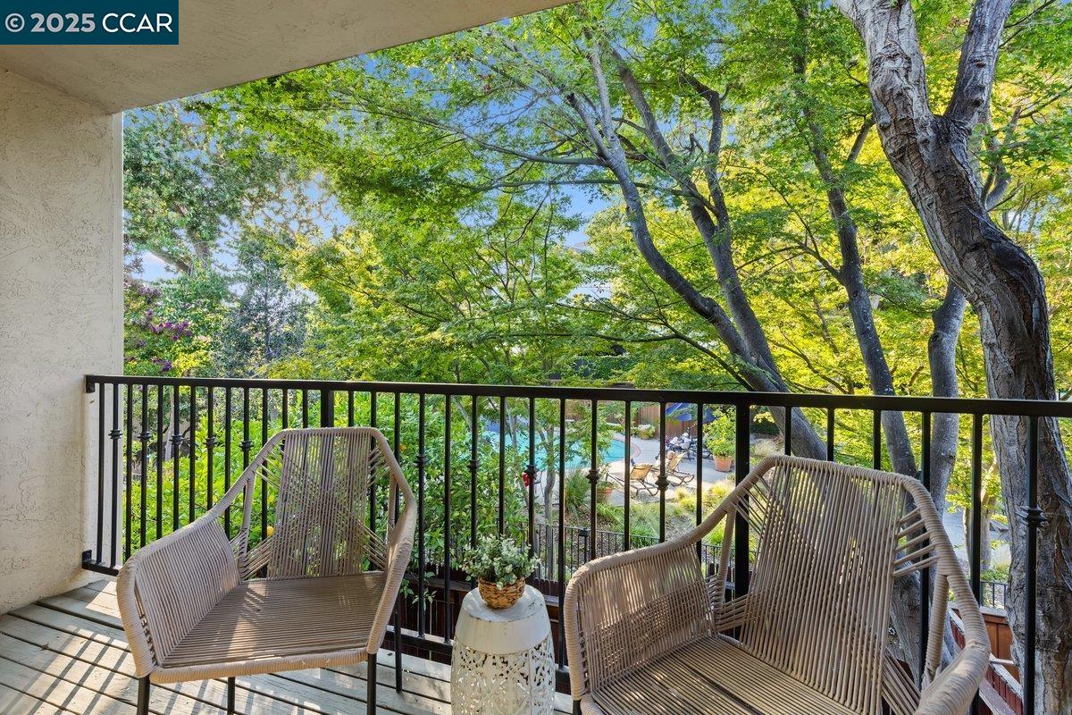 Detail Gallery Image 26 of 28 For 1470 Creekside Dr. #17,  Walnut Creek,  CA 94596-5576 - 2 Beds | 1/1 Baths