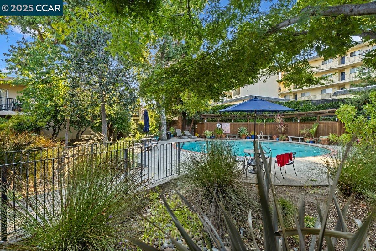 Detail Gallery Image 28 of 28 For 1470 Creekside Dr. #17,  Walnut Creek,  CA 94596-5576 - 2 Beds | 1/1 Baths