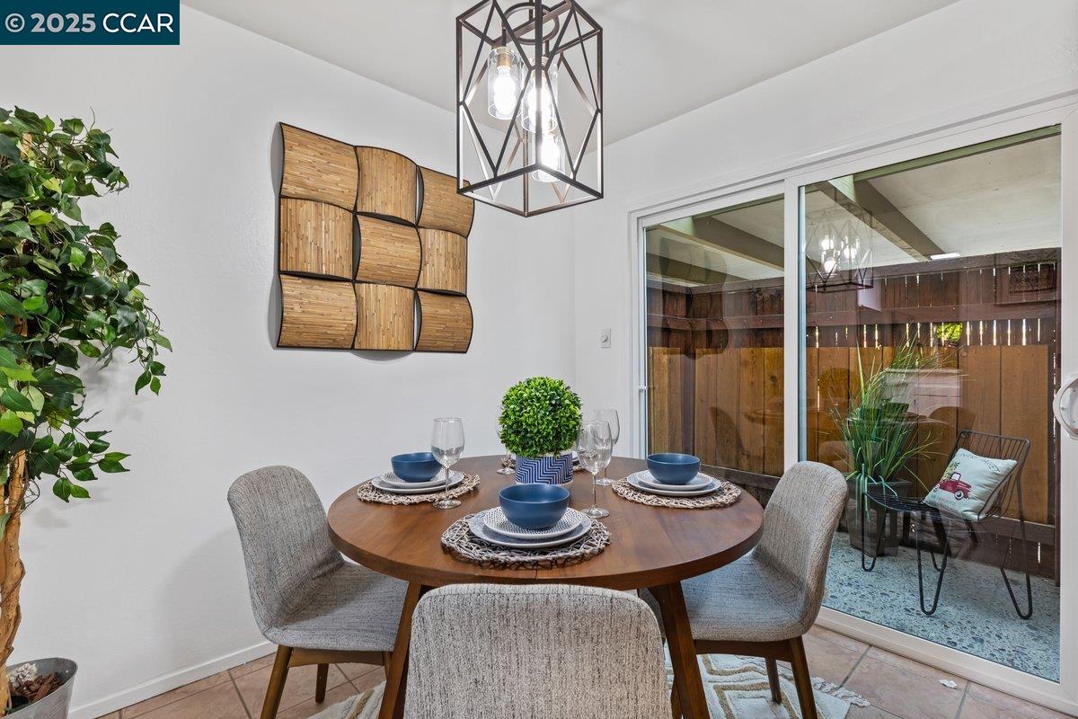Detail Gallery Image 4 of 28 For 1470 Creekside Dr. #17,  Walnut Creek,  CA 94596-5576 - 2 Beds | 1/1 Baths