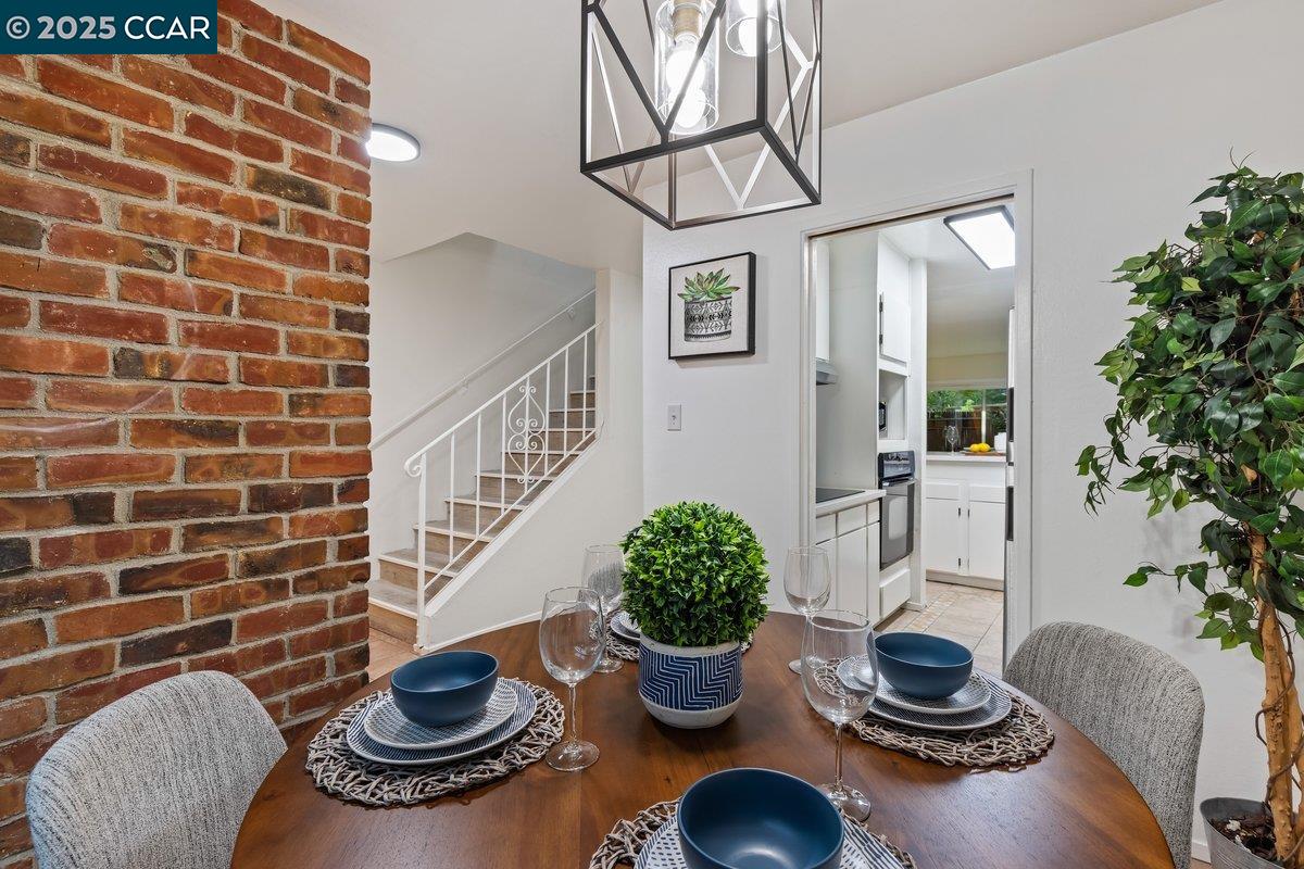 Detail Gallery Image 5 of 28 For 1470 Creekside Dr. #17,  Walnut Creek,  CA 94596-5576 - 2 Beds | 1/1 Baths