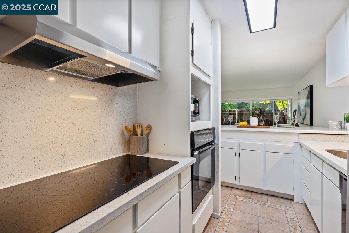 Detail Gallery Image 6 of 28 For 1470 Creekside Dr. #17,  Walnut Creek,  CA 94596-5576 - 2 Beds | 1/1 Baths