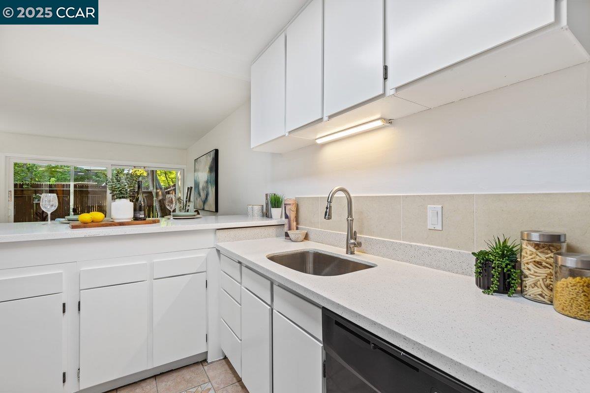 Detail Gallery Image 7 of 28 For 1470 Creekside Dr. #17,  Walnut Creek,  CA 94596-5576 - 2 Beds | 1/1 Baths