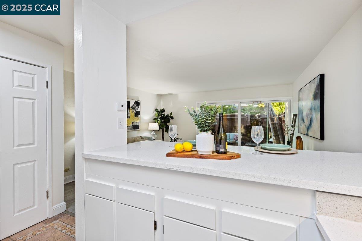 Detail Gallery Image 8 of 28 For 1470 Creekside Dr. #17,  Walnut Creek,  CA 94596-5576 - 2 Beds | 1/1 Baths