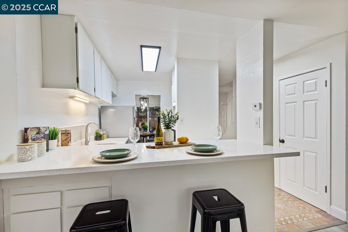 Detail Gallery Image 9 of 28 For 1470 Creekside Dr. #17,  Walnut Creek,  CA 94596-5576 - 2 Beds | 1/1 Baths