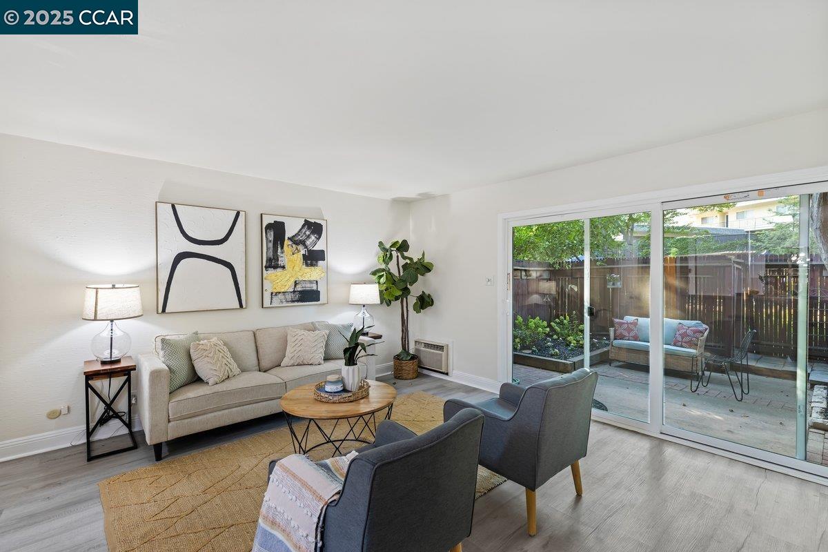 Detail Gallery Image 10 of 28 For 1470 Creekside Dr. #17,  Walnut Creek,  CA 94596-5576 - 2 Beds | 1/1 Baths