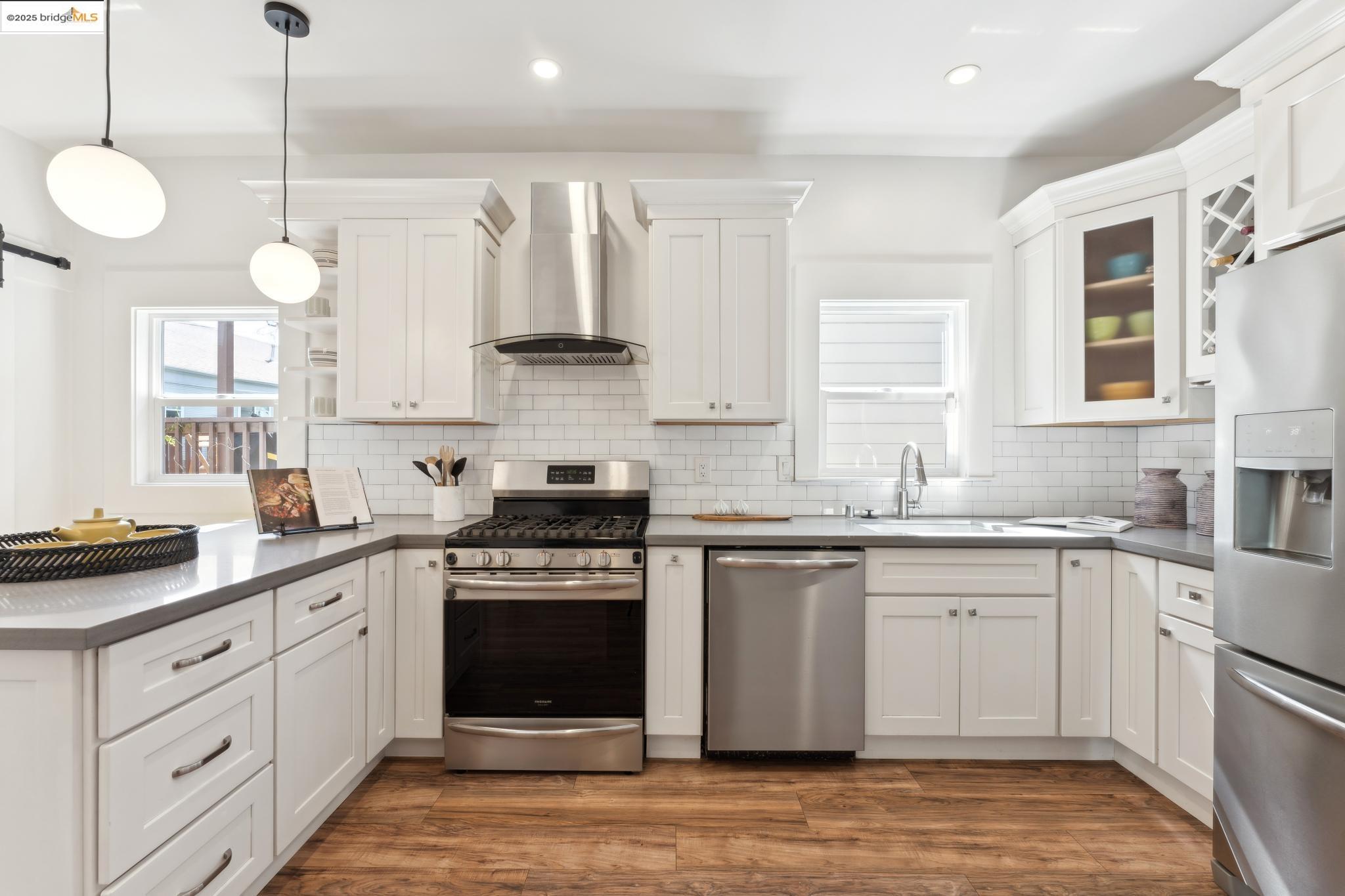 Detail Gallery Image 12 of 30 For 3716 Market St, Oakland,  CA 94608 - 3 Beds | 2 Baths