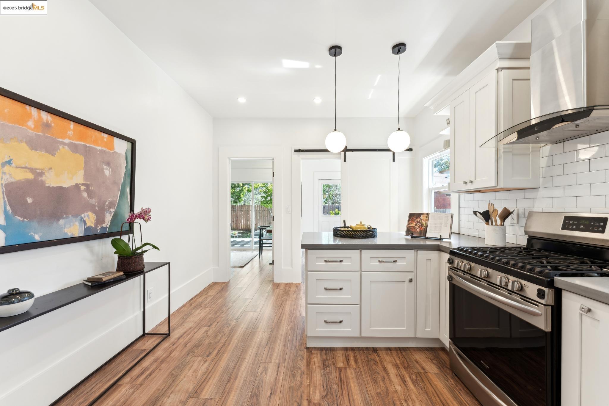 Detail Gallery Image 13 of 30 For 3716 Market St, Oakland,  CA 94608 - 3 Beds | 2 Baths
