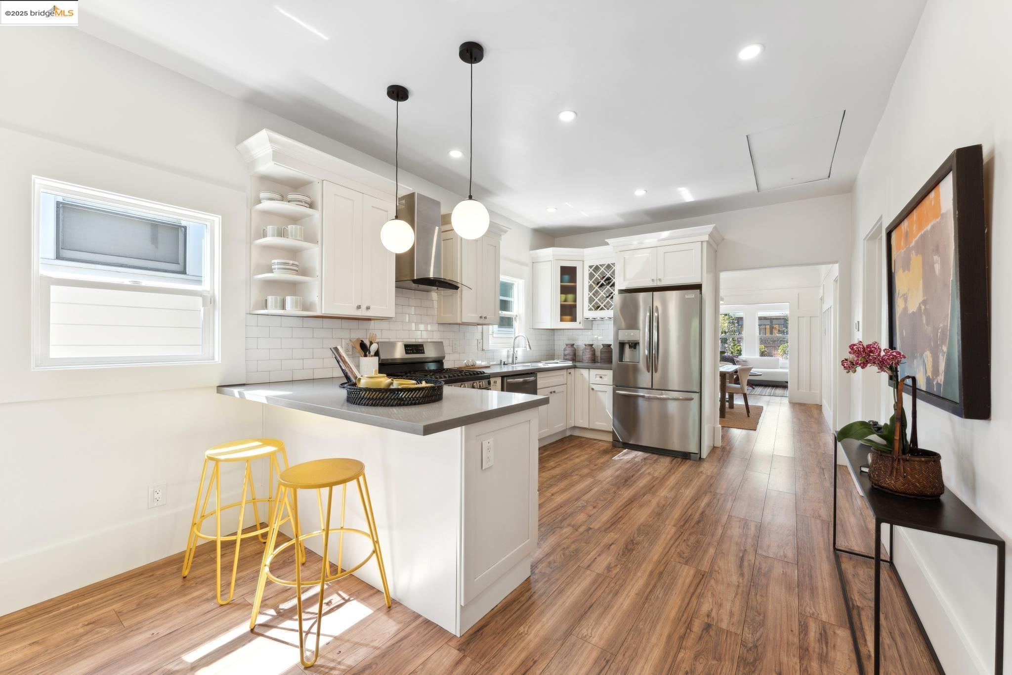 Detail Gallery Image 14 of 30 For 3716 Market St, Oakland,  CA 94608 - 3 Beds | 2 Baths