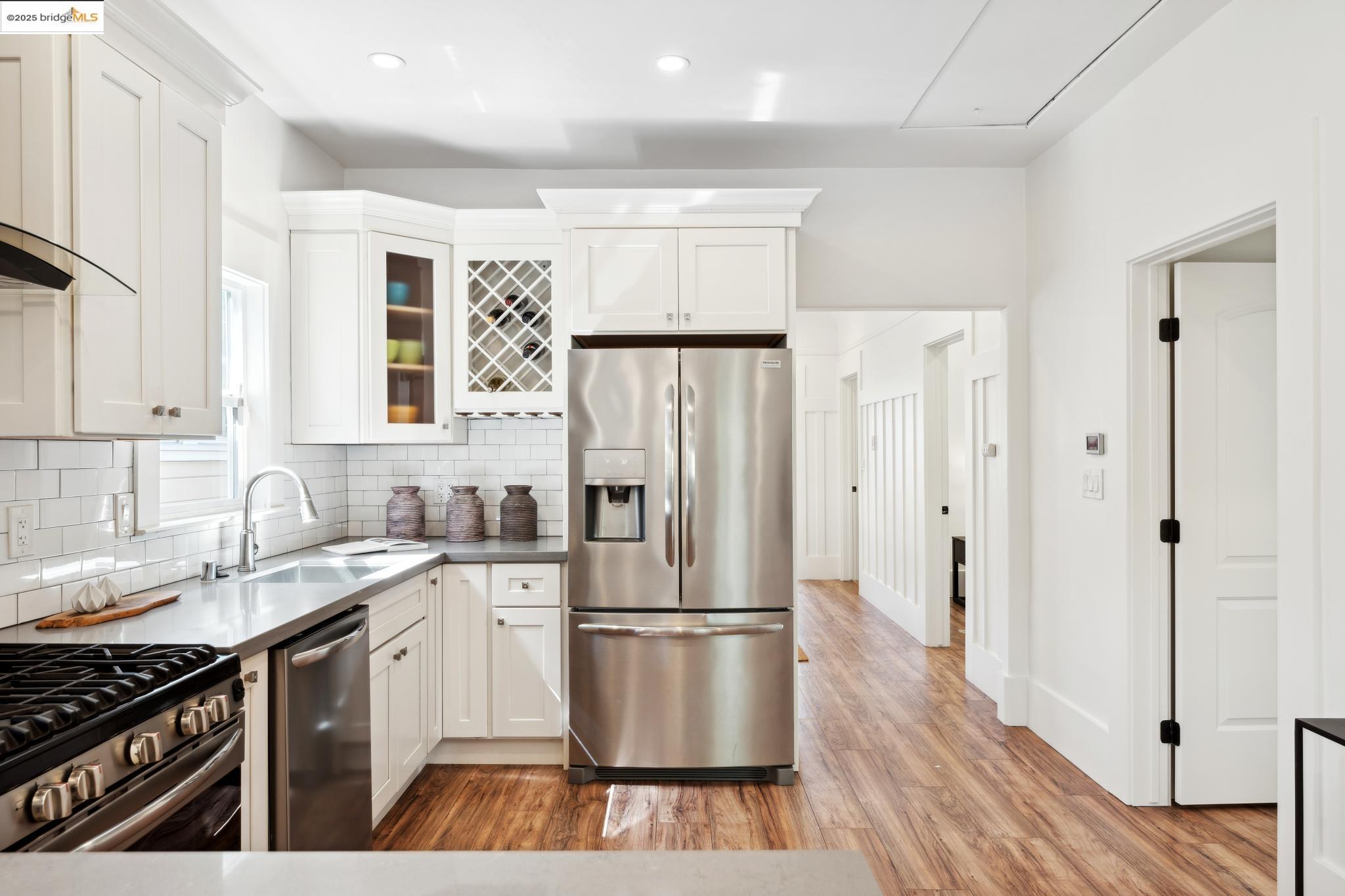 Detail Gallery Image 15 of 30 For 3716 Market St, Oakland,  CA 94608 - 3 Beds | 2 Baths