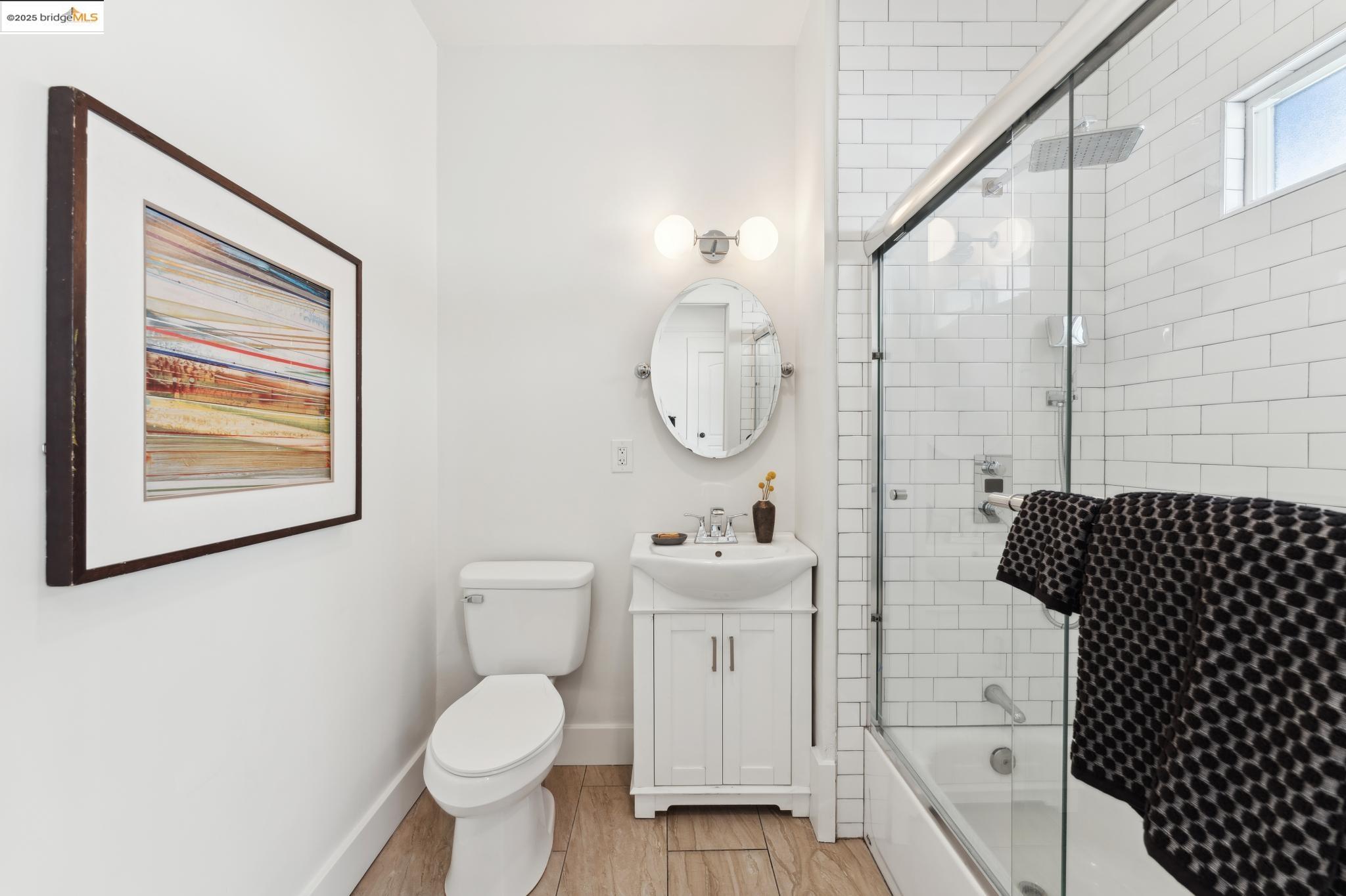 Detail Gallery Image 18 of 30 For 3716 Market St, Oakland,  CA 94608 - 3 Beds | 2 Baths