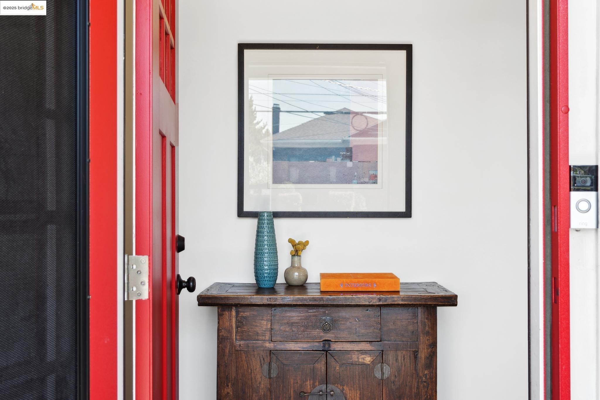 Detail Gallery Image 3 of 30 For 3716 Market St, Oakland,  CA 94608 - 3 Beds | 2 Baths