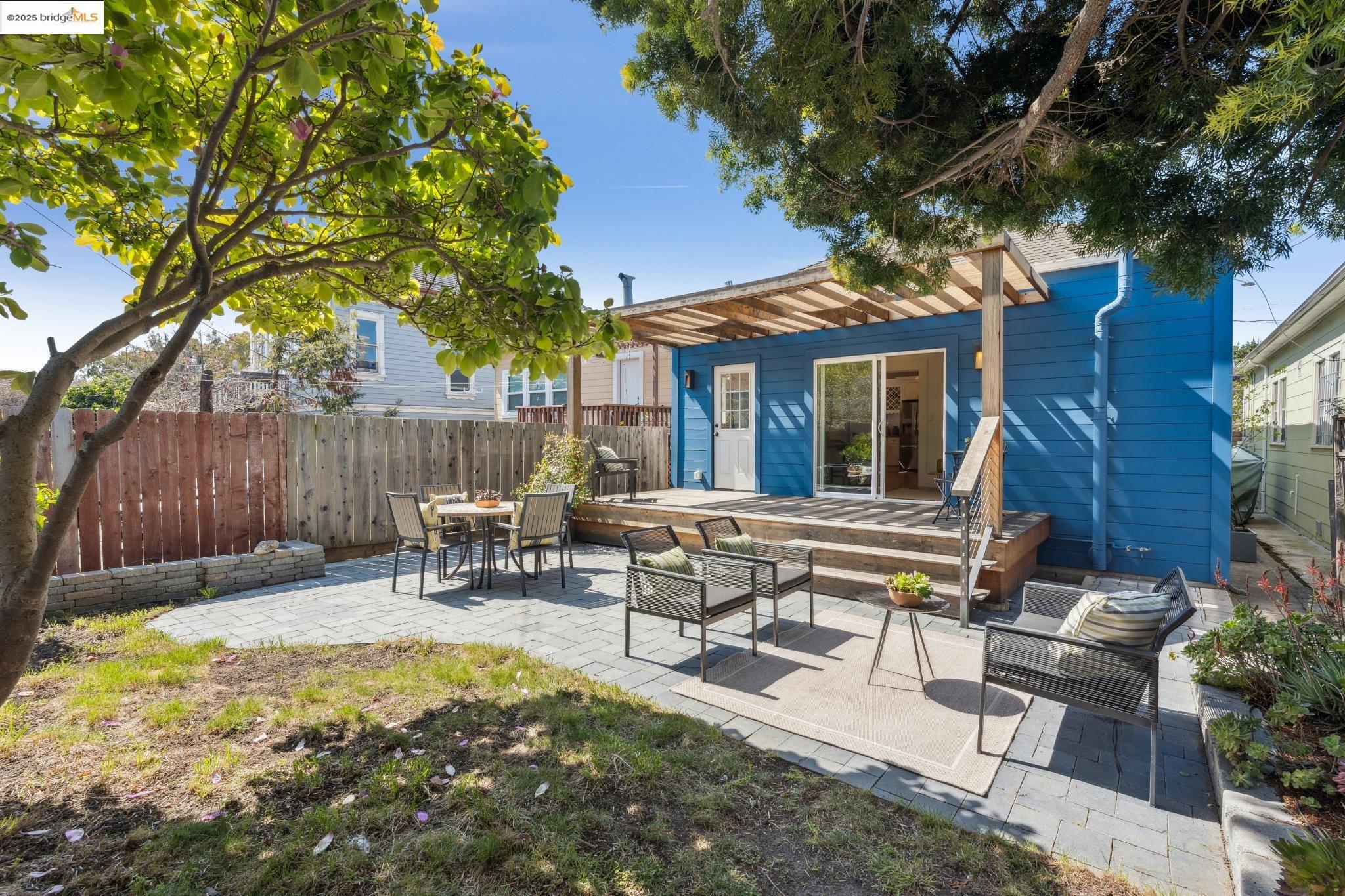 Detail Gallery Image 28 of 30 For 3716 Market St, Oakland,  CA 94608 - 3 Beds | 2 Baths