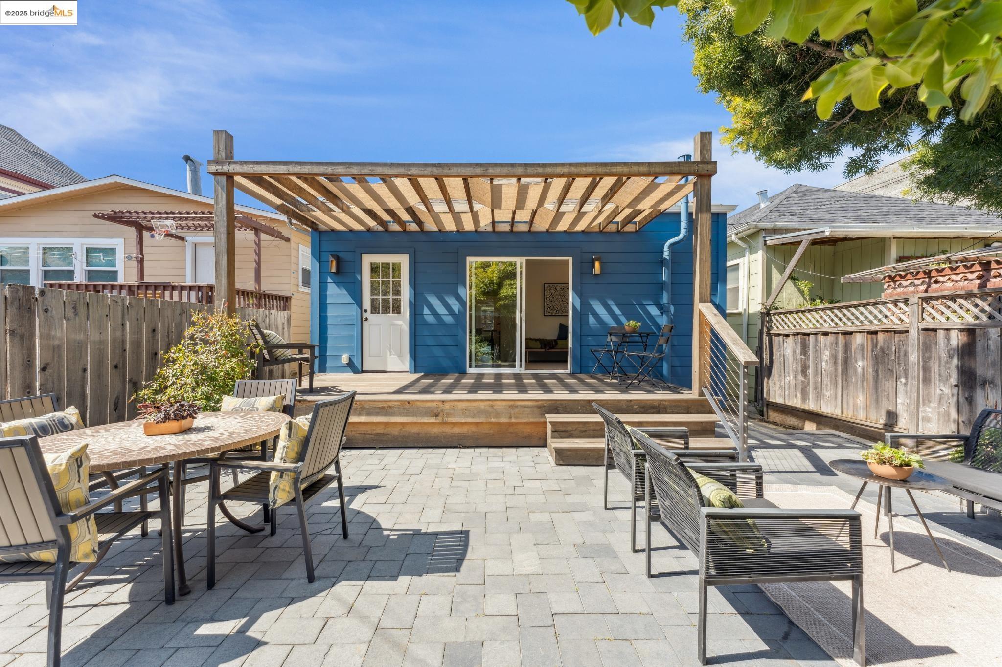 Detail Gallery Image 29 of 30 For 3716 Market St, Oakland,  CA 94608 - 3 Beds | 2 Baths