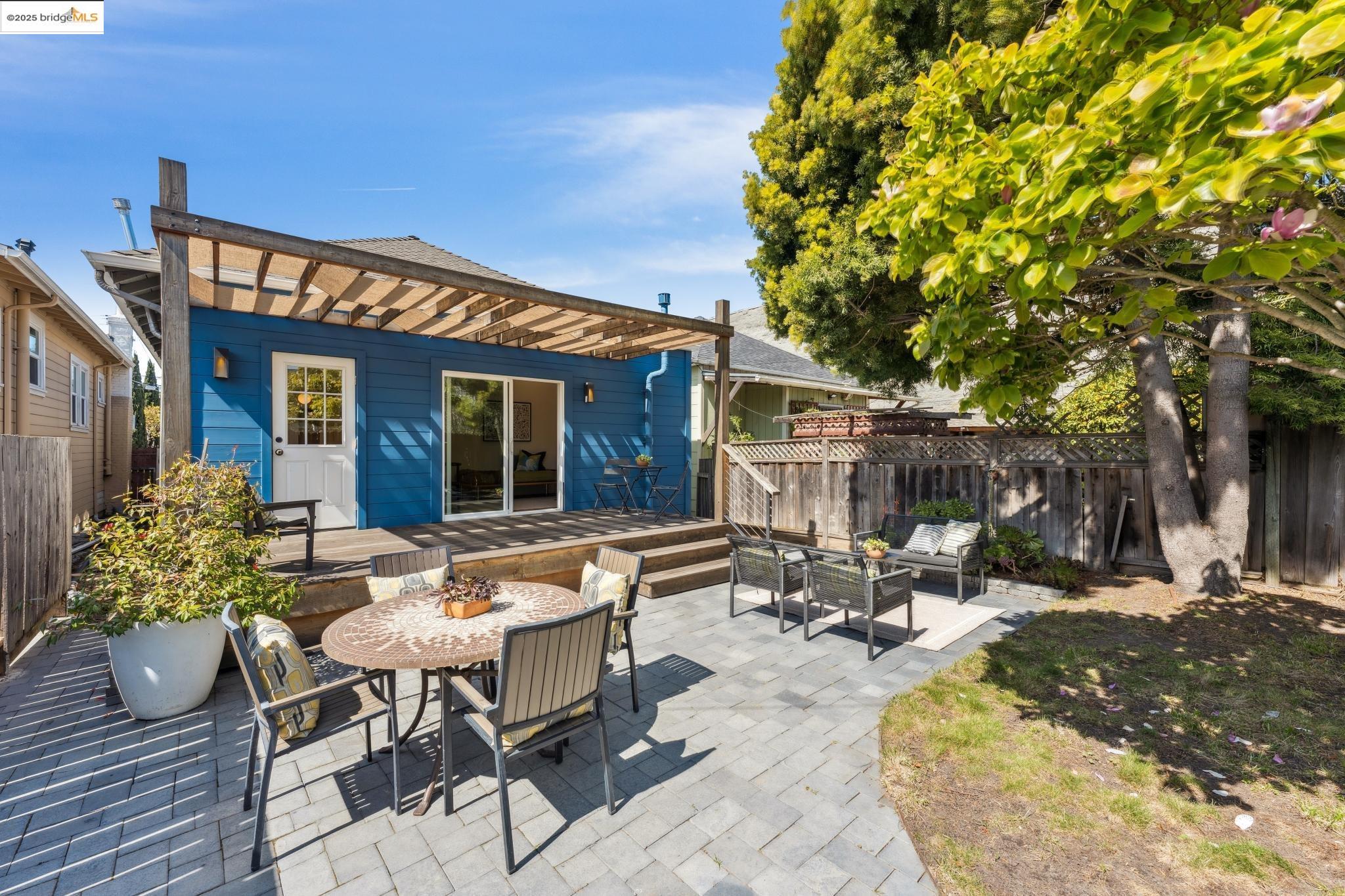 Detail Gallery Image 30 of 30 For 3716 Market St, Oakland,  CA 94608 - 3 Beds | 2 Baths
