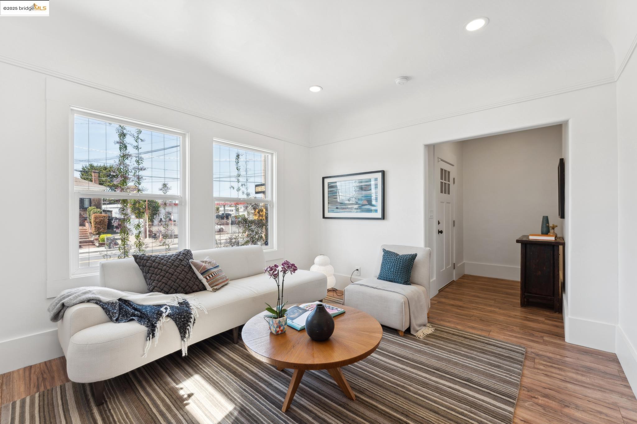 Detail Gallery Image 5 of 30 For 3716 Market St, Oakland,  CA 94608 - 3 Beds | 2 Baths